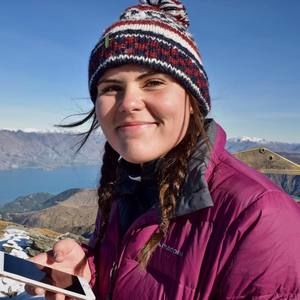 Meet your Posher, Claire